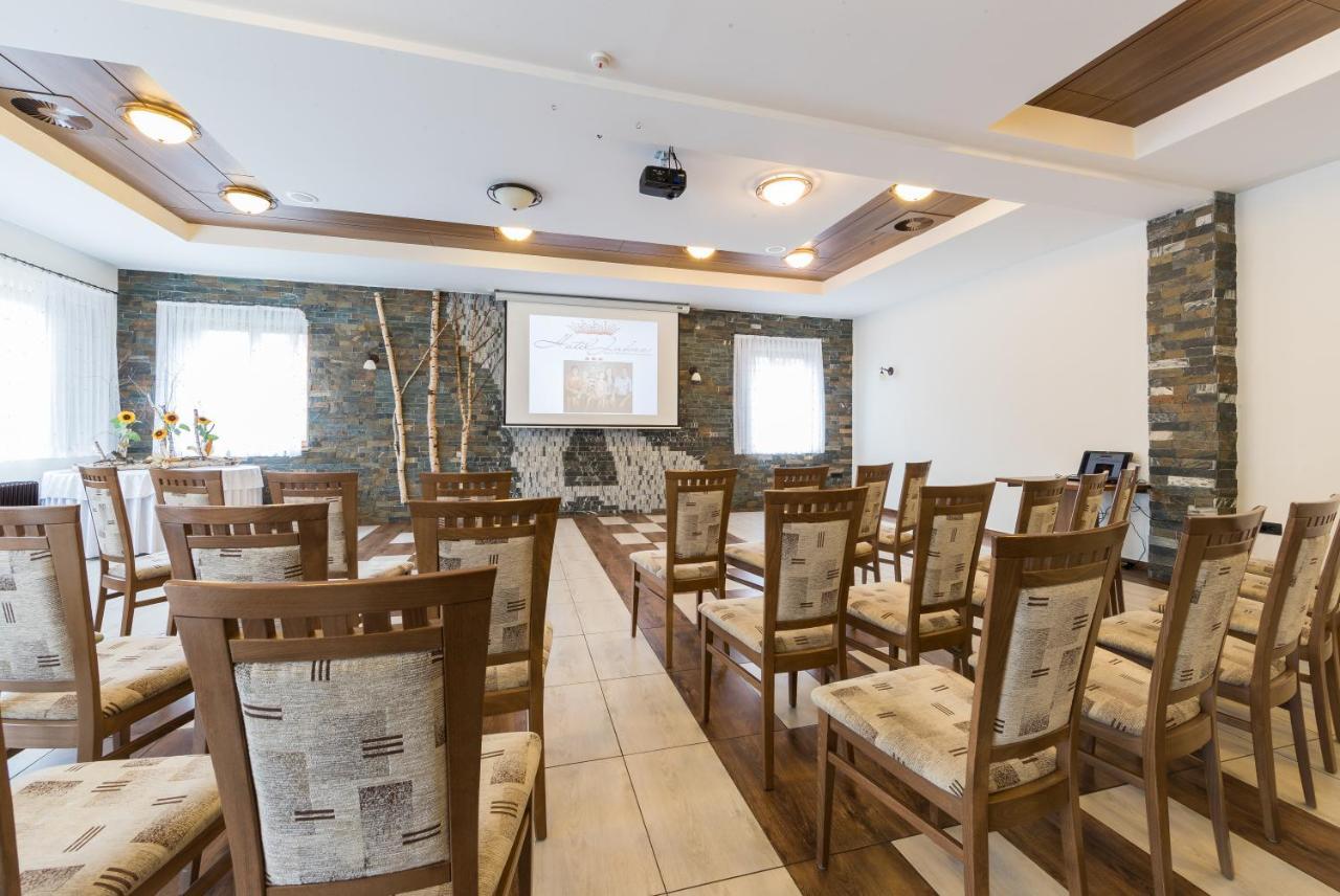 Hotel Jakec Trije Kralji Na Pohorju Zgornja Loznica 外观 照片